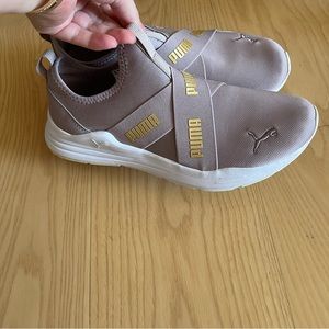 Puma shoe size slide in, worn 2 times, size 9
